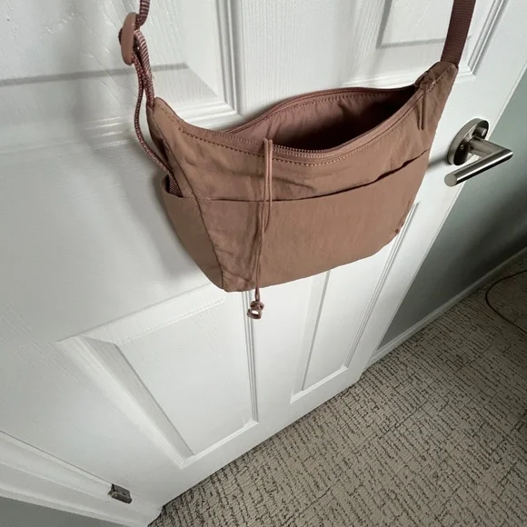 Lululemon Sling Crossbody Bag 2L Tan/Clay - Picture 6 of 11